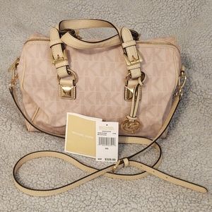 NWT!! Michael Kors purse!!